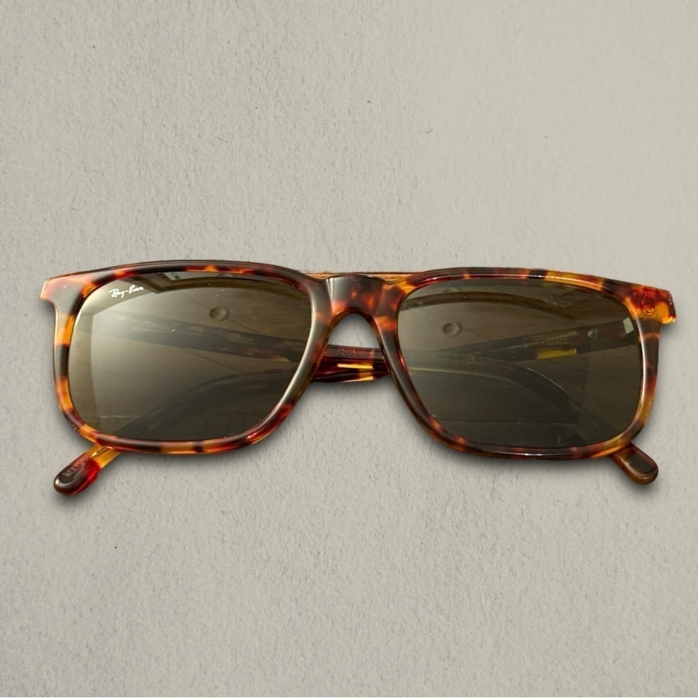 VINTAGE RAY BANS